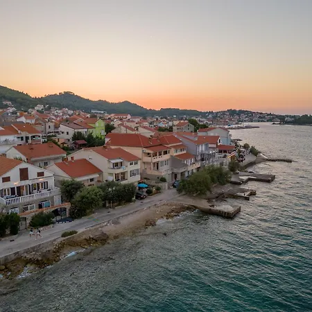 アパート With A Unique View