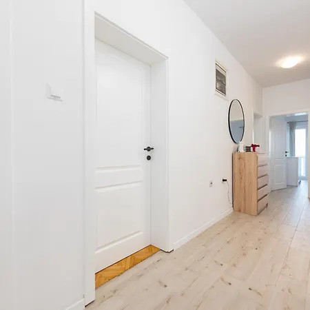 With A Unique View プレコ