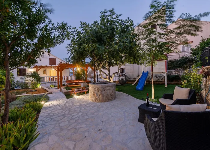 Апартаменты With A Unique View Преко