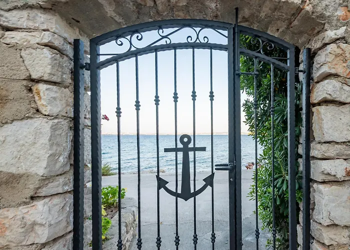 With A Unique View Апартаменты Преко