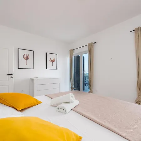 With A Unique View Preko