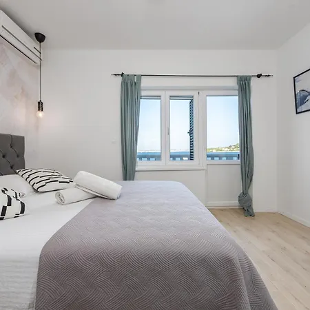 With A Unique View Appartement Preko